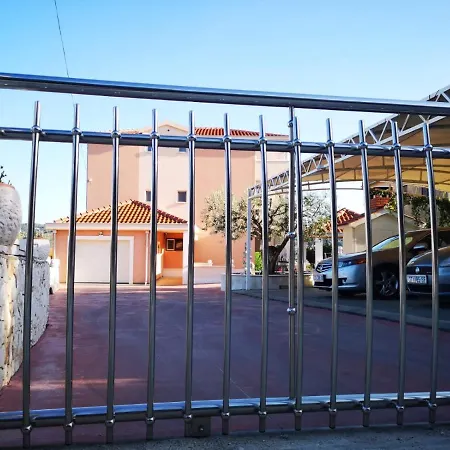 Spacious Loni - Unique Landmark شقة