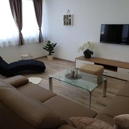 Spacious Loni - Unique Landmark Apartmán *