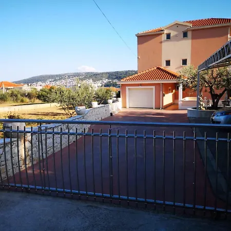Spacious Loni - Unique Landmark Apartmán Trogir