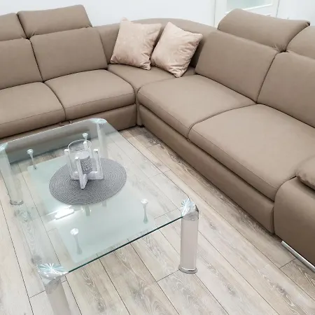 شقة Spacious Loni - Unique Landmark تروغير