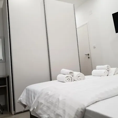 Spacious Loni - Unique Landmark Apartmán *